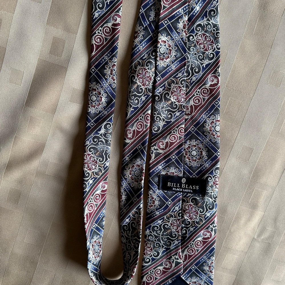 100% Silk Bill Blass Elegant Multicolor Patterned Men's Tie‎ - Picture 6 of 6